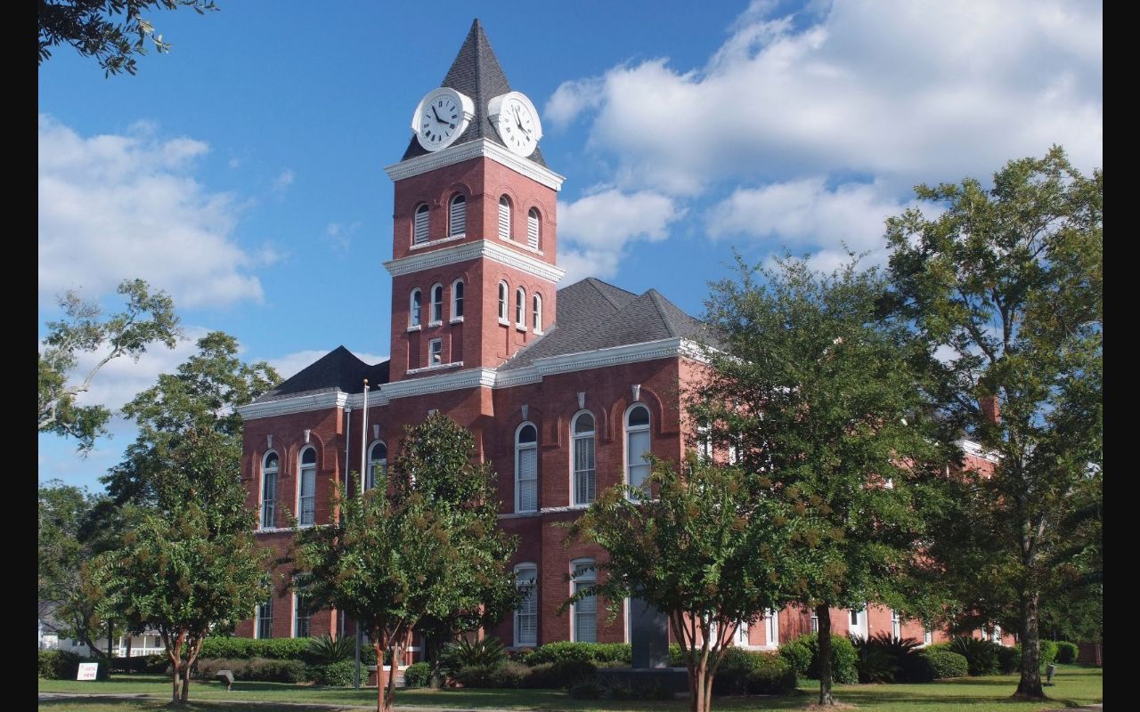 Wayne County courthouse for court docket access